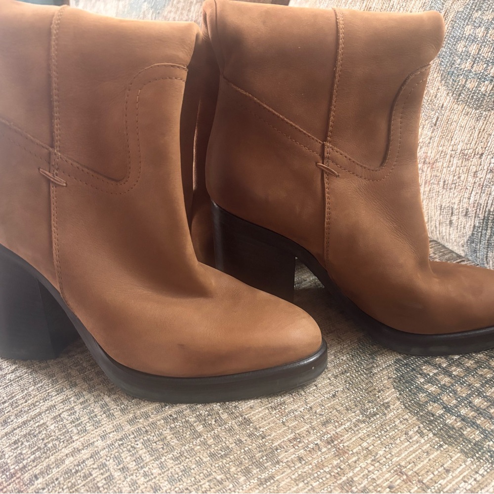 Women's Tan suede  Boots